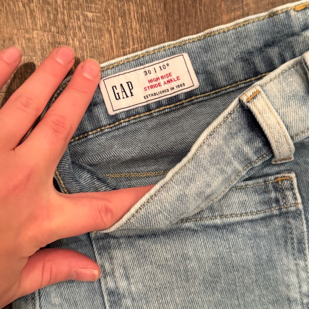 GAP High Rise Light Blue Jeans - Picture 5 of 11